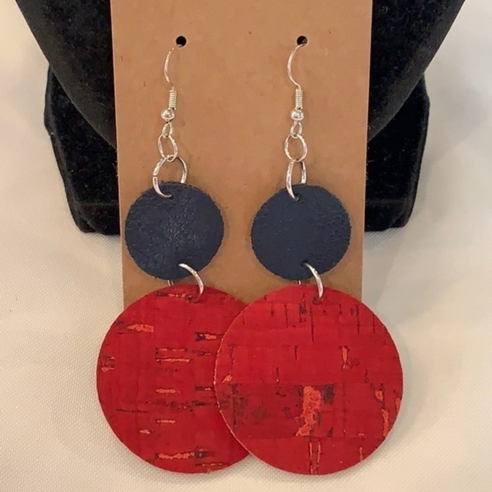π5/25 Red black round leather dangle statement